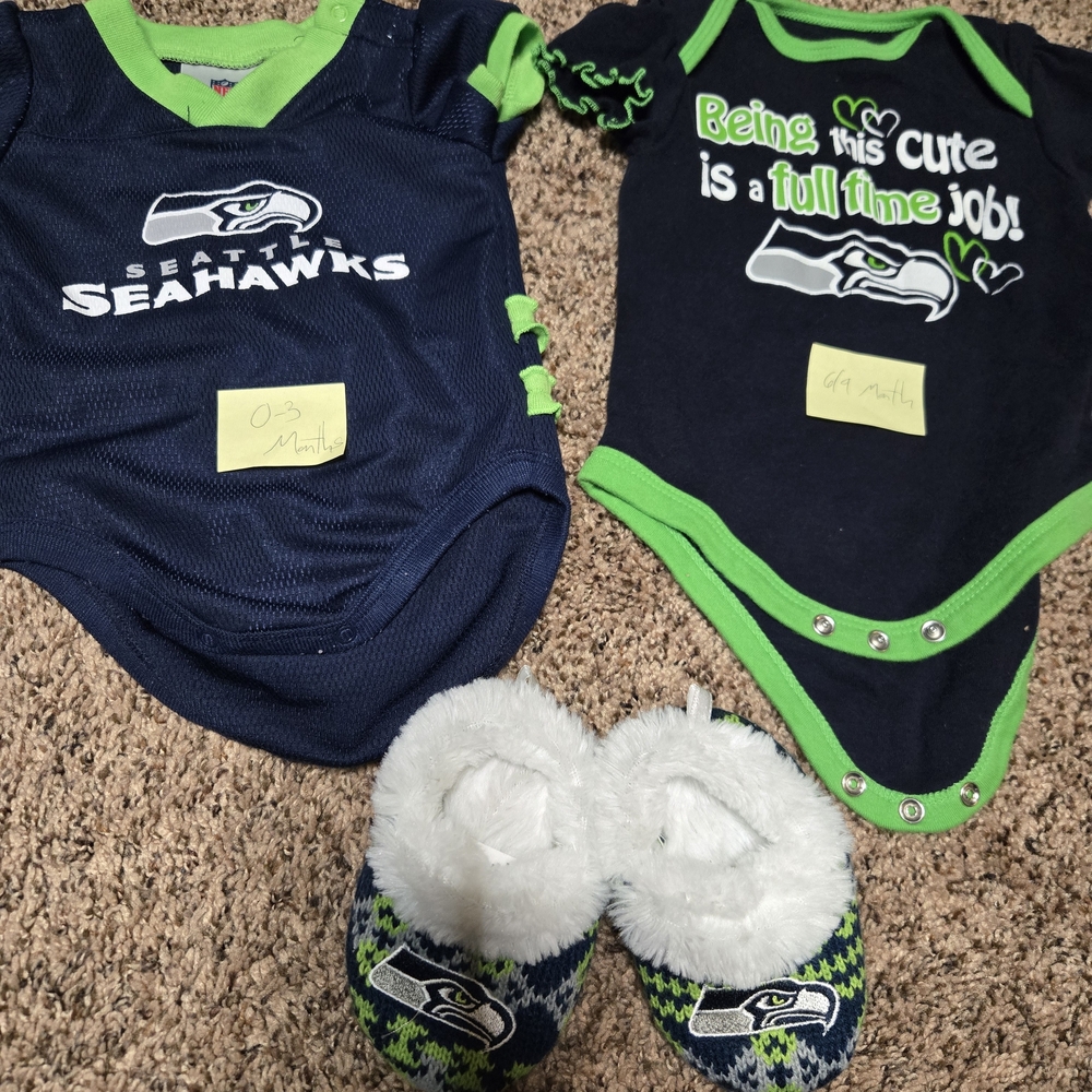 **Size 0-3 months and 6/9 months* Bundle of 3* 2 onesies and a pair of slippers.